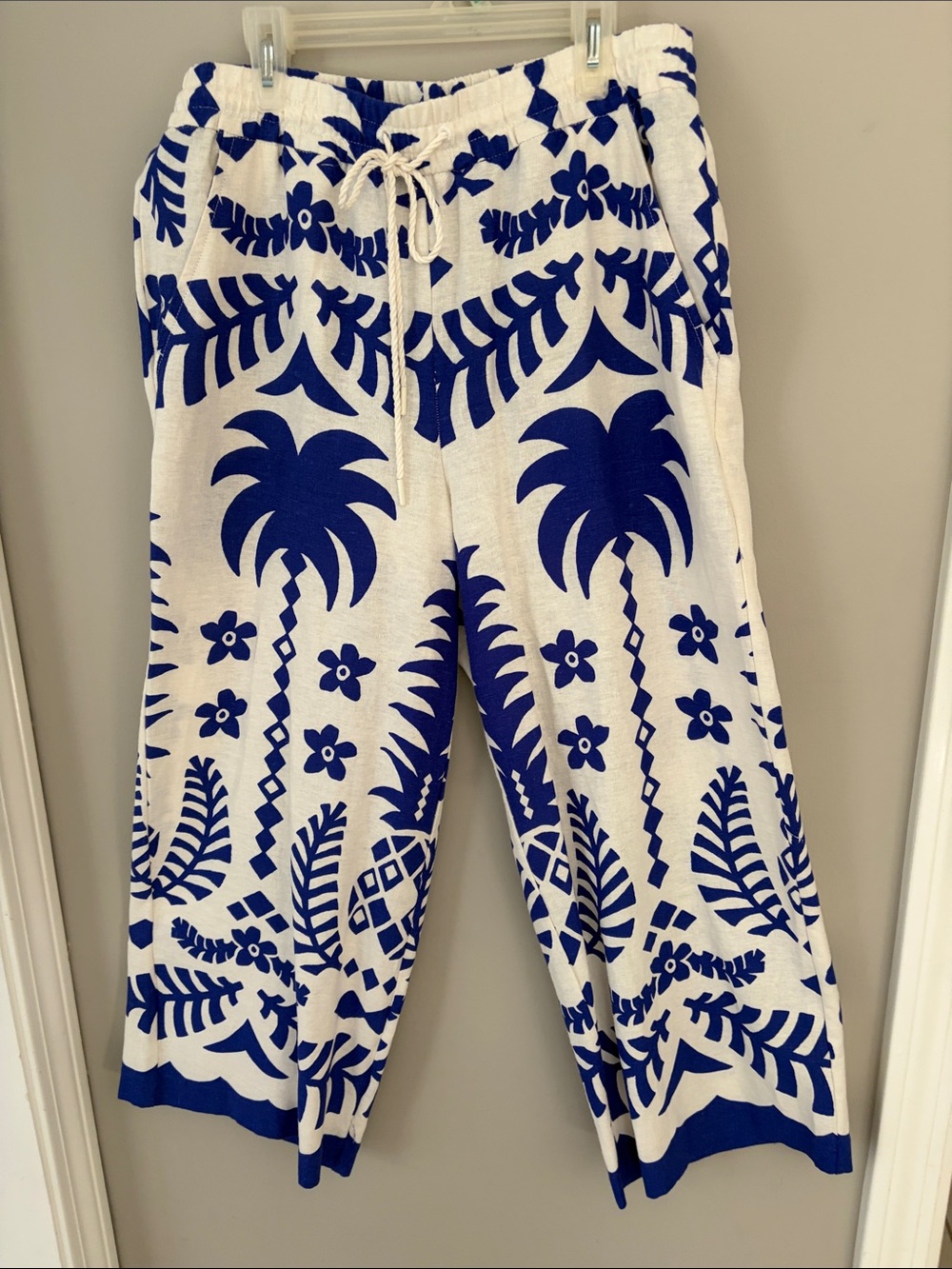 C&C California White & Royal Blue Tropical Cropped Pants